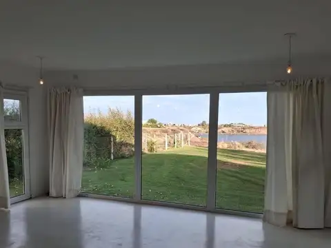 VENTA CASA de dos Dorm. en Villa Tenis Club Mari Menuco - NQ