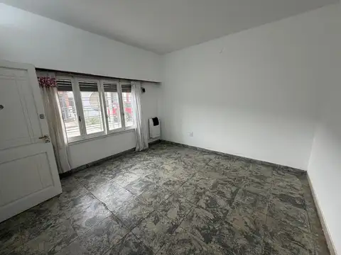 P.H. 2 ambientes con patio y terraza