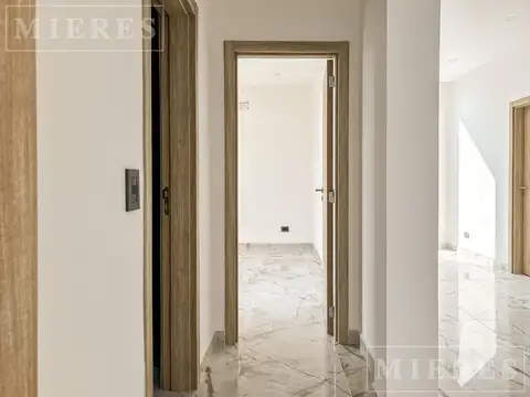 Casa en Venta con 4 cocheras