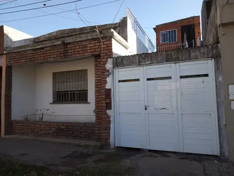 Alquiler | Casa | 2 Dormitorios | Cochera | Capitán Bermúdez | Barrio Centro
