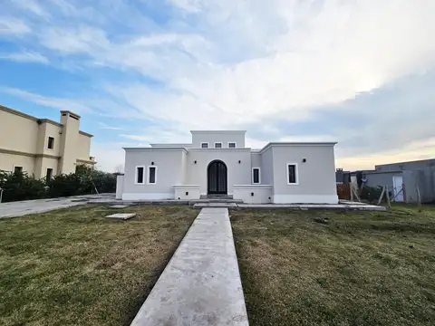Casa en Alquiler Temporal en Pilar, USD 3.500