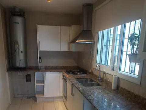 Casa 5 ambientes con 1 baño