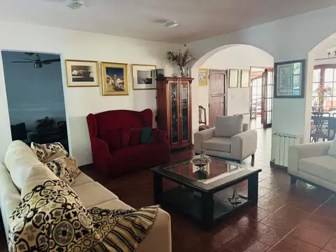 Casa 7 ambientes con 3 baños