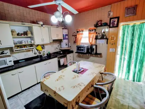 Casa en Venta con 3 cocheras