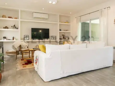 CASA EN VENTA EN CITY BELL DE 4 DORMITORIOS
