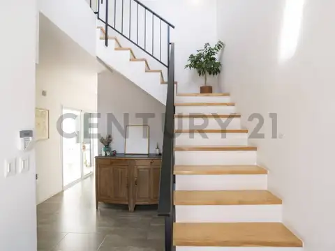 CASA EN VENTA EN CITY BELL DE 4 DORMITORIOS