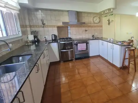 Casa en Venta con 4 cocheras