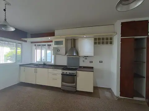 Casa 5 ambientes con 1 baño