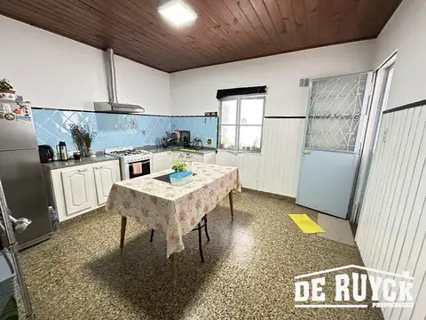 Casa en Venta con 4 cocheras