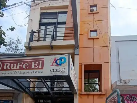 SE VENDE IMPORTANTE INMUEBLE FRENTE A LA PLAZA 25 DE MAYO - RAFAELA