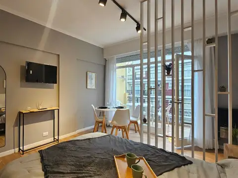 Venta Departamento 1 ambiente con Balcón terraza. Zona Plaza Colón