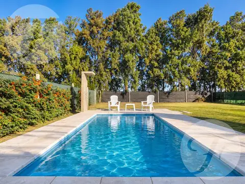CASA EN VENTA EN DRIVING GOLF, SAN PEDRO – 1.000 M², PISCINA Y GALERÍA CON PARRILLA