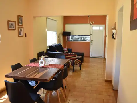 Casa 5 ambientes con 2 baños
