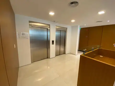 Oficina en Alquiler con 2 cocheras