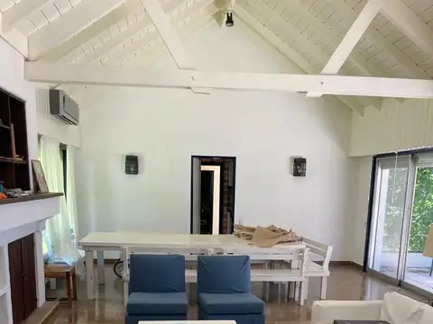 Casa 6 ambientes con 3 baños