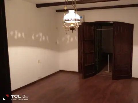 Casa 8 ambientes con 4 baños