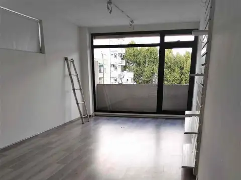 Oficina en Alquiler con 1 cochera