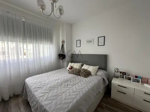 Casa en Alquiler con 2 cocheras