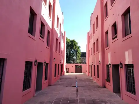 Lorenzo López 1100, Piso 1