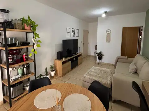 DEPTO CON COOCHERA FRENTE A LA CANCHA DE QUILMES U$S 50.000.-