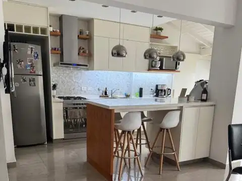 Casa en Venta con 3 cocheras