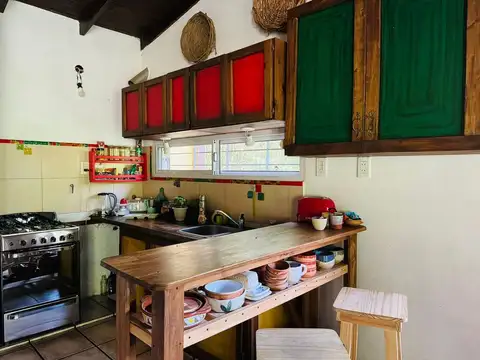 Casa 7 ambientes con 2 baños