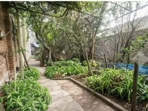 VENTA CASA A RECICLAR SOBRE GRAN LOTE – 4 AMBIENTES – VILLA MADERO – IDEAL INVERSORES