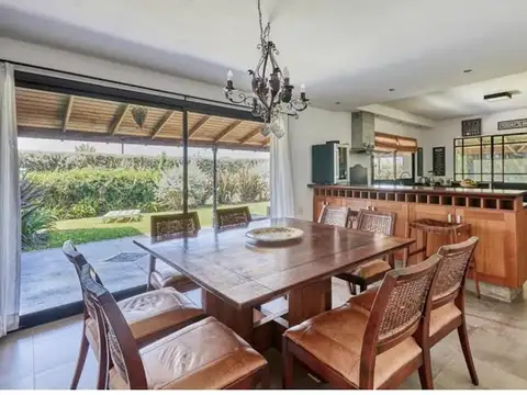 IMPORTANTE PROPIEDAD 4 DORMITO 4 BAÑOS ESCRITORIO PLAY ROOM