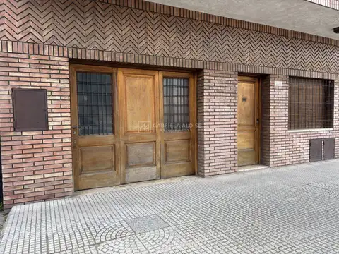 Alquiler de Casa PH al frente en PB 2 Ambientes amplios con cochera en Caseros, Tres de Febrero