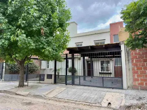 Exc casa 4 dorm gge/qcho/esc/iacuzzi vta en B° El Huaico