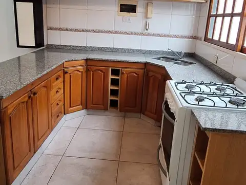 Depto Tipo Casa en Alquiler de 2 dormitorios