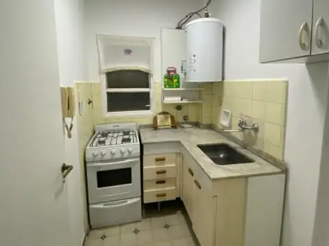 Santos Dumont 2400, Piso 1