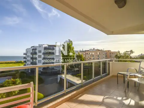 Excelente Apartamento de Tres Dormitorios frente al Mar - Punta del Este