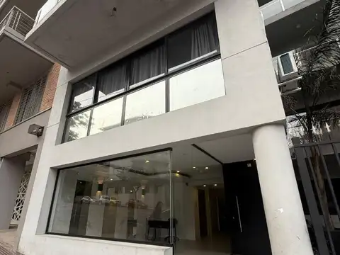 Departamento en alquiler a la calle con balcón