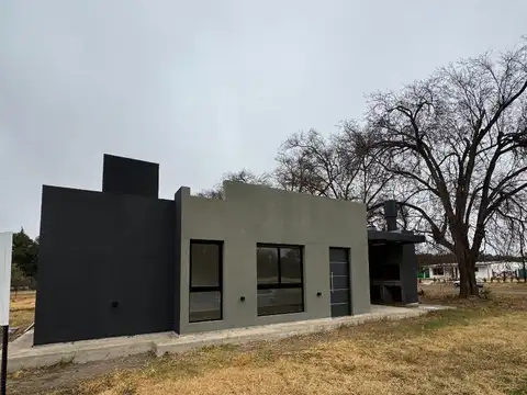 CASA A ESTRENAR 2 DORMITORIOS COCHERA PATIO AMPLIO