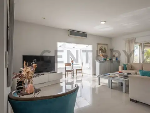 Casa en Venta con 4 cocheras