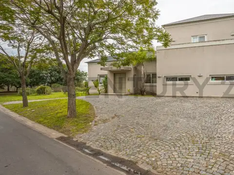 Casa en Venta en Albanueva, USD 790.000