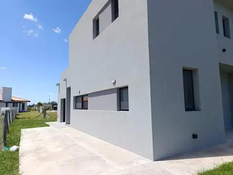 Casa en Alquiler de 4 dormitorios