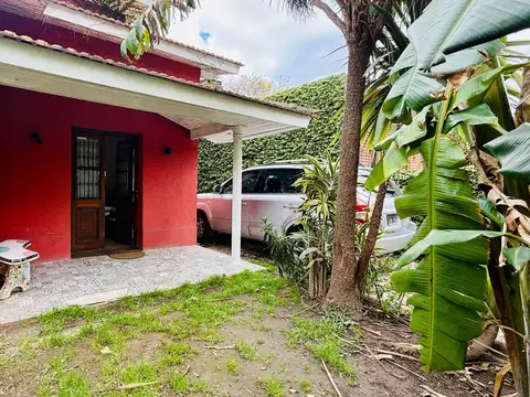Casa en Venta con 3 cocheras