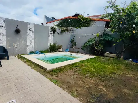 Venta de casa 4 Amb Quincho Pileta garage Quilmes Oeste
