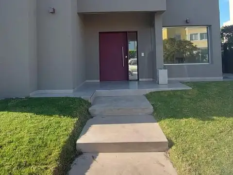 Casa en Alquiler de 3 dormitorios