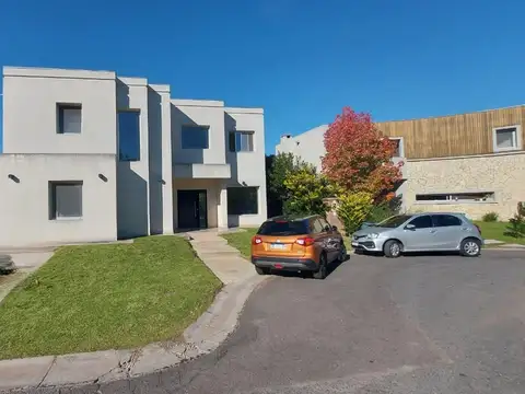 Casa en Barrio Cerrado La Damasia Lote Interno
