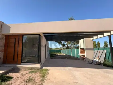 VENTA DE CASA EN POZO - BARRIO GARDENS