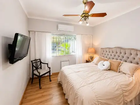 Casa en Venta con 3 cocheras
