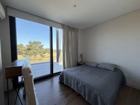 Casa en Alquiler con 6 cocheras