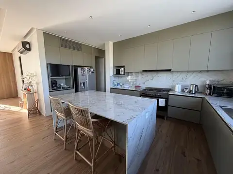 Casa en Alquiler en Bella Vista, USD 5.700