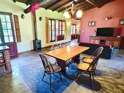 Casa 4 ambientes con 2 baños