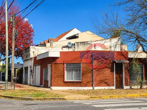VENTA CASA DE 3 AMBIENTES CON PATIO Y PARRILLA EN CARAPACHAY