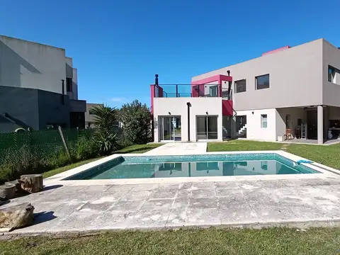 Casa  en Venta en Guillermo Enrique Hudson, Berazategui, G.B.A. Zona Sur