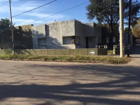 Casona Apta Comercial sobre ruta 33 en Pérez